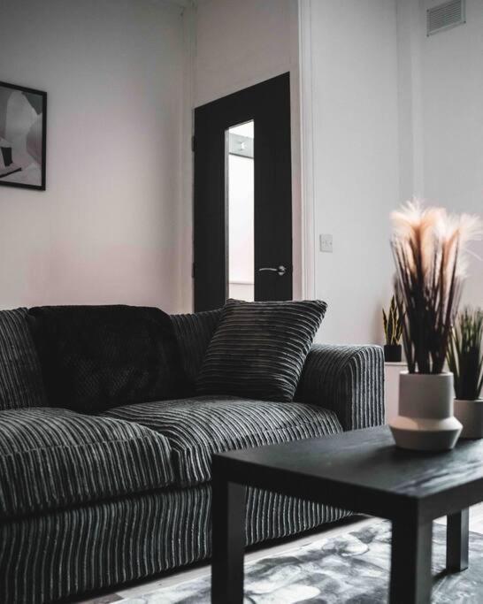 Comfortable Home In Bolton Farnworth Eksteriør billede