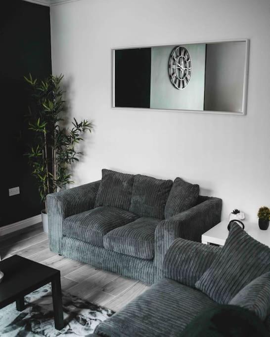 Comfortable Home In Bolton Farnworth Eksteriør billede