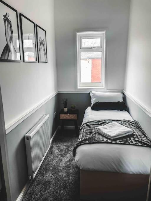 Comfortable Home In Bolton Farnworth Eksteriør billede